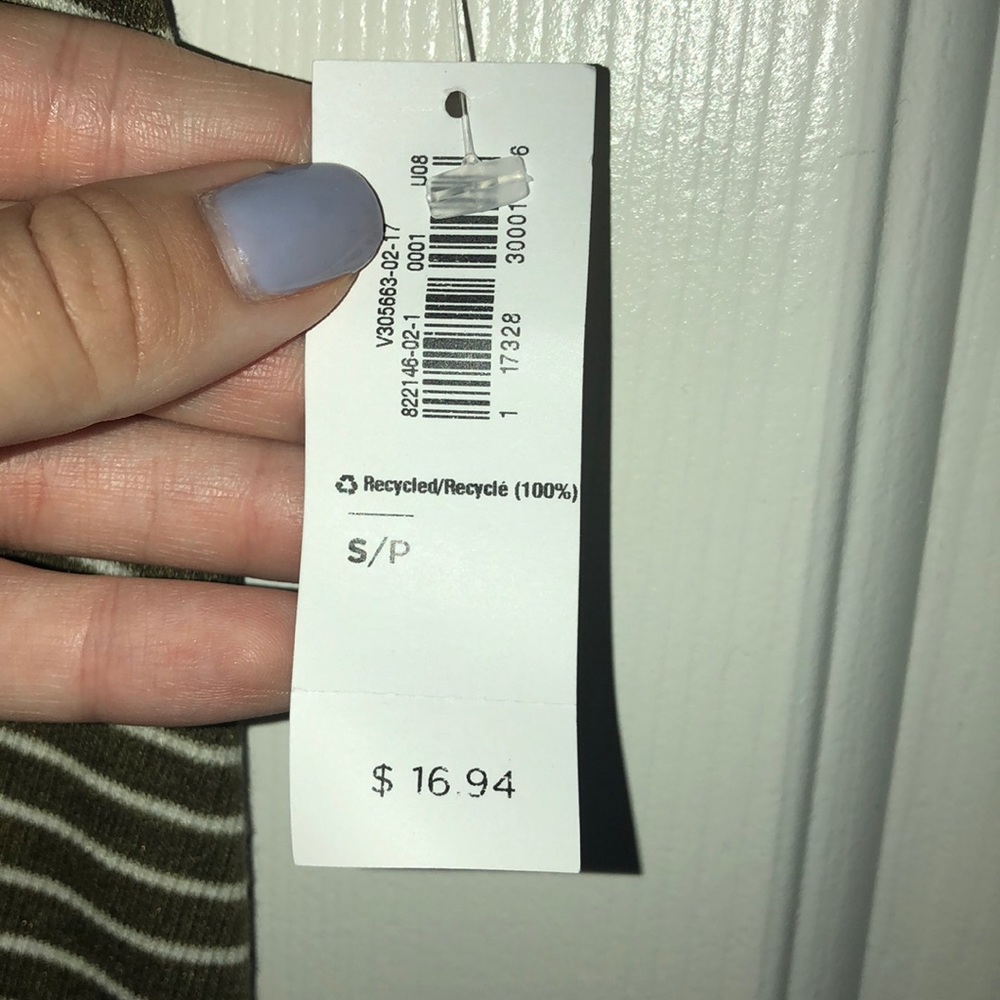 Brand 🆕 w/ tags old navy green striped tank top - Picture 3 of 6